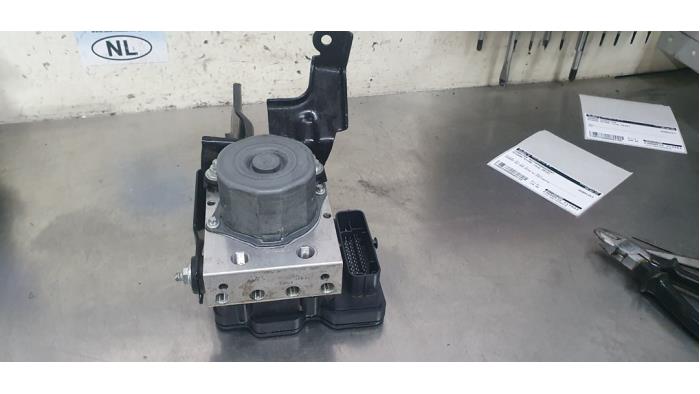 Gebruikte ABS Pomp Nissan Micra (K14) 0.9 IG-T 12V Prijs € 75,00 Margeregeling aangeboden door De Witte Boerderij AutoMotive