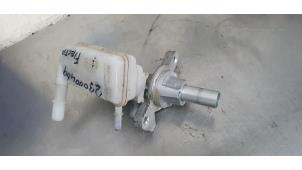 Gebruikte Hoofdremcilinder Ford Fiesta 6 (JA8) 1.0 EcoBoost 12V 100 Prijs € 25,00 Margeregeling aangeboden door De Witte Boerderij AutoMotive