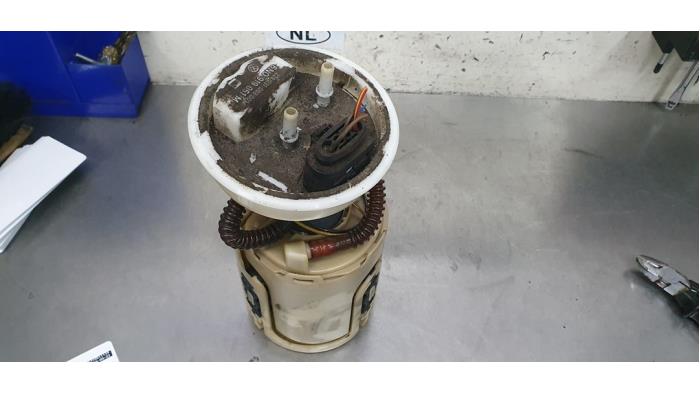 Gebruikte Tank element Pomp Volkswagen Polo III (6N1) 1.4i 60 Prijs € 15,00 Margeregeling aangeboden door De Witte Boerderij AutoMotive