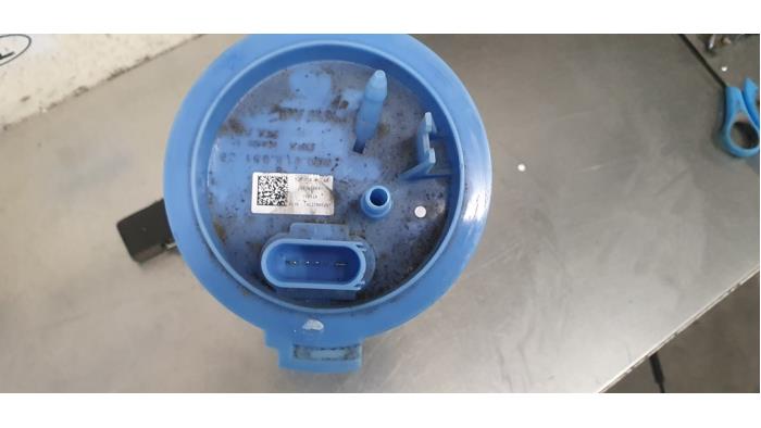 Gebruikte Tank element Pomp Volkswagen Golf VII Variant (AUVV) 1.0 TSI 12V BlueMotion Technology Prijs € 25,00 Margeregeling aangeboden door De Witte Boerderij AutoMotive