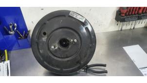 Gebruikte Rembekrachtiger Renault Trafic (1FL/2FL/3FL/4FL) 1.6 dCi 90 Prijs € 75,00 Margeregeling aangeboden door De Witte Boerderij AutoMotive