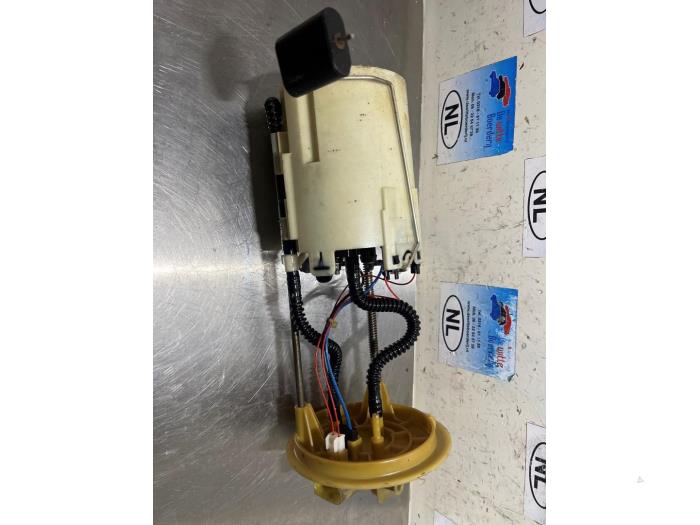Gebruikte Tank element Pomp Mercedes Sprinter 5t (906.63/65) 515 CDI 16V Prijs € 45,00 Margeregeling aangeboden door De Witte Boerderij AutoMotive