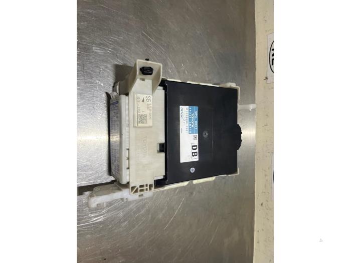 Gebruikte Module Bodycontrol Toyota Yaris III (P13) 1.33 16V Dual VVT-I Prijs € 45,00 Margeregeling aangeboden door De Witte Boerderij AutoMotive
