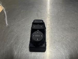 Gebruikte Spiegel Schakelaar Hyundai i30 Wagon (PDEF5) 1.0 T-GDI 12V Hybrid 48V Prijs € 20,00 Margeregeling aangeboden door De Witte Boerderij AutoMotive