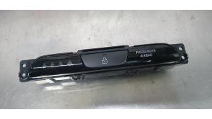 Gebruikte Airbag controle lampje Hyundai i30 Wagon (PDEF5) 1.0 T-GDI 12V Hybrid 48V Prijs € 25,00 Margeregeling aangeboden door De Witte Boerderij AutoMotive