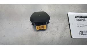 Gebruikte Lichtsensor Hyundai i30 Wagon (PDEF5) 1.0 T-GDI 12V Hybrid 48V Prijs € 15,00 Margeregeling aangeboden door De Witte Boerderij AutoMotive