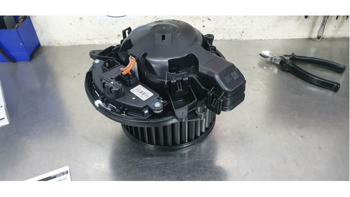 Kachel Ventilatiemotor van een BMW 1 serie (F20) 114i 1.6 16V 2015