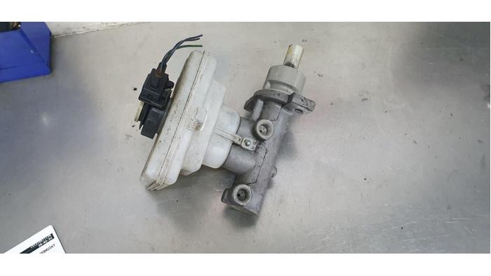 Gebruikte Hoofdremcilinder Ford Transit 2.5 TD Prijs € 35,00 Margeregeling aangeboden door De Witte Boerderij AutoMotive