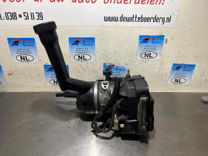 Gebruikte Pomp Servo Peugeot Partner Tepee (7A/B/C/D/E/F/G/J/P/S) 1.6 HDiF 90 16V Phase 1 Prijs € 50,00 Margeregeling aangeboden door De Witte Boerderij AutoMotive