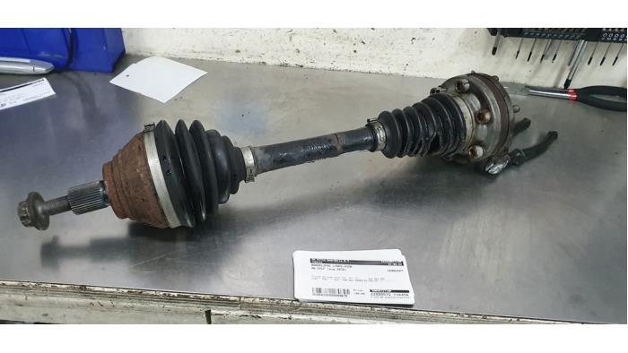 Gebruikte Aandrijfas links-voor Volkswagen Golf VII (AUA) 2.0 R 4Motion 16V Prijs € 50,00 Margeregeling aangeboden door De Witte Boerderij AutoMotive
