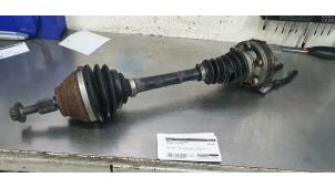 Gebruikte Aandrijfas links-voor Volkswagen Golf VII (AUA) 2.0 R 4Motion 16V Prijs € 50,00 Margeregeling aangeboden door De Witte Boerderij AutoMotive