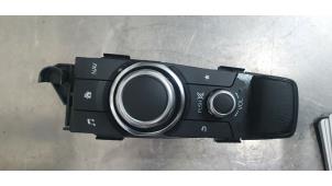 Gebruikte I-Drive knop Mazda 2 (DJ/DL) 1.5 e-SkyActiv G 90 Prijs € 75,00 Margeregeling aangeboden door De Witte Boerderij B.V.