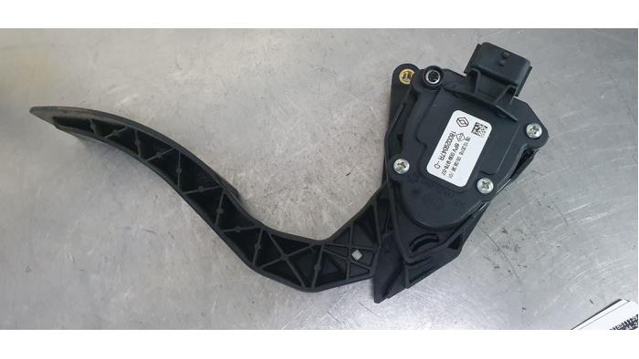 Gebruikte Sensor Gaspedaalpositie Renault Captur I (2R) 1.2 TCE 16V EDC Prijs € 10,00 Margeregeling aangeboden door De Witte Boerderij AutoMotive