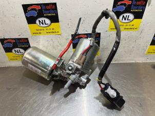 Gebruikte Vacuumpomp Rembekrachtiging Toyota C-HR (X1,X5) 2.0 16V Hybrid Prijs € 200,00 Margeregeling aangeboden door De Witte Boerderij AutoMotive