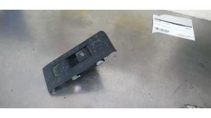 Gebruikte Schakelaar Elektrisch Raam Volvo C40 Recharge (XK) Recharge Prijs € 15,00 Margeregeling aangeboden door De Witte Boerderij AutoMotive