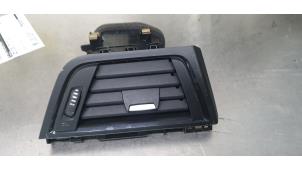 Gebruikte Luchtrooster Dashboard BMW 4 serie (F33) 420d 2.0 16V Prijs € 15,00 Margeregeling aangeboden door De Witte Boerderij AutoMotive