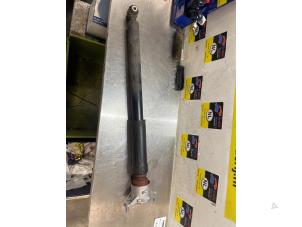 Gebruikte Schokbreker rechts-achter Mercedes A (W176) 1.6 A-180 16V Prijs € 25,00 Margeregeling aangeboden door De Witte Boerderij AutoMotive