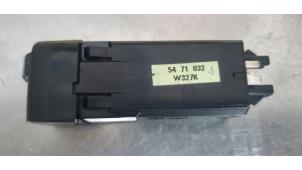 Gebruikte Schakelaar Saab 9-5 Estate (YS3E) 2.3 Turbo 16V Aero TS Prijs € 15,00 Margeregeling aangeboden door De Witte Boerderij AutoMotive