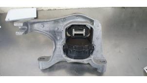 Gebruikte Motorrubber Peugeot 308 SW (L4/L9/LC/LJ/LR) 1.2 12V e-THP PureTech 130 Prijs € 35,00 Margeregeling aangeboden door De Witte Boerderij AutoMotive