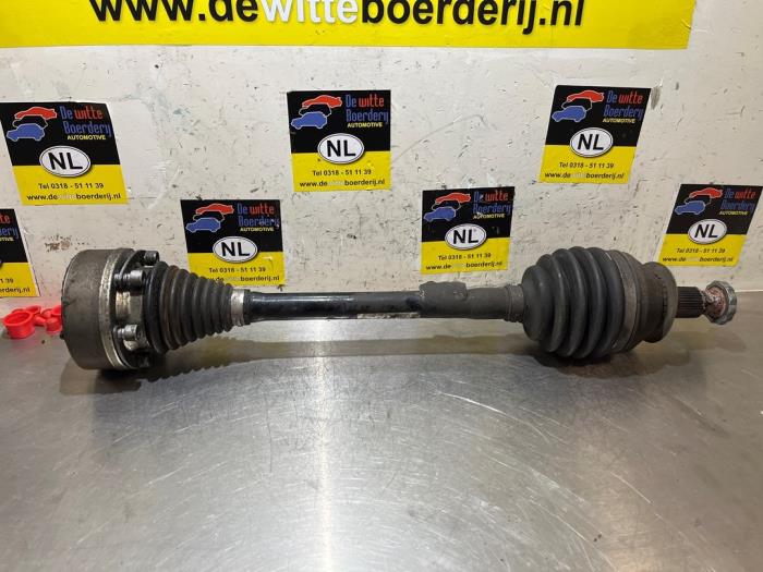 Gebruikte Aandrijfas links-voor Volkswagen Polo V (6R) 1.4 TDI DPF BlueMotion technology Prijs € 35,00 Margeregeling aangeboden door De Witte Boerderij AutoMotive