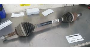 Gebruikte Aandrijfas links-voor Citroen C3 (SX/SW) 1.2 12V e-THP PureTech 110 Prijs € 50,00 Margeregeling aangeboden door De Witte Boerderij AutoMotive