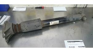 Gebruikte Schokdemper links-achter BMW 3 serie Touring (F31) 335d xDrive 3.0 24V Prijs € 35,00 Margeregeling aangeboden door De Witte Boerderij AutoMotive