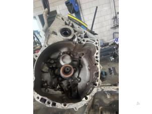 Gebruikte Versnellingsbak Dacia Logan MCV (KS) 1.6 16V Prijs € 200,00 Margeregeling aangeboden door De Witte Boerderij AutoMotive