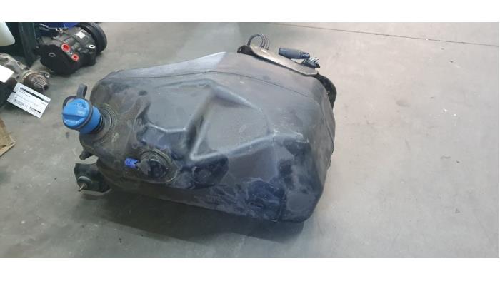 Adblue tank van een Jaguar F-Pace 2.0 D 180 16V AWD 2018