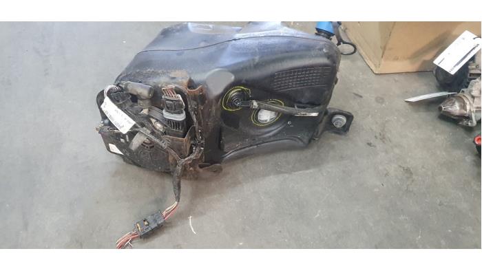 Adblue tank van een Jaguar F-Pace 2.0 D 180 16V AWD 2018