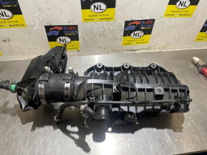 Gebruikte Inlaatspruitstuk Ford Fiesta 6 (JA8) 1.0 EcoBoost 12V 100 Prijs € 25,00 Margeregeling aangeboden door De Witte Boerderij AutoMotive