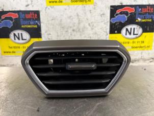 Gebruikte Luchtrooster Dashboard Seat Leon Sportstourer (KLF) 1.5 TSI 16V Prijs € 20,00 Margeregeling aangeboden door De Witte Boerderij AutoMotive