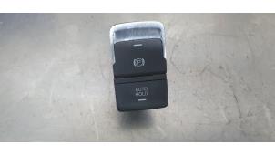 Gebruikte Handrem schakelaar Volkswagen Golf VII (AUA) 2.0 GTI 16V Performance Package Prijs € 10,00 Margeregeling aangeboden door De Witte Boerderij AutoMotive