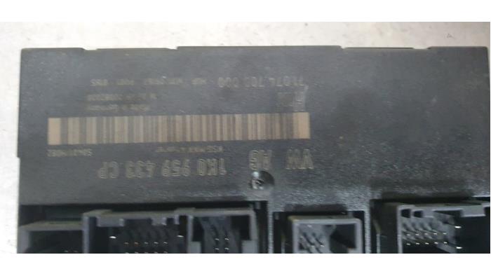 Gebruikte Bodycontrol Module Volkswagen Caddy III (2KA,2KH,2CA,2CH) 1.9 TDI Prijs € 20,00 Margeregeling aangeboden door De Witte Boerderij AutoMotive