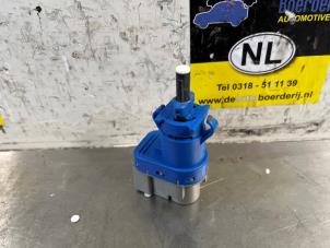 Gebruikte Schakelaar Remlicht Ford Puma 1.0 EcoBoost 12V Prijs € 8,99 Margeregeling aangeboden door De Witte Boerderij AutoMotive