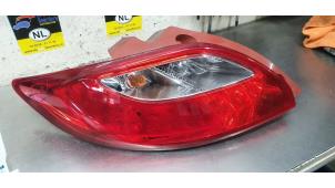 Gebruikte Achterlicht links Mazda 2 (DE) 1.3 16V MZR Prijs € 50,00 Margeregeling aangeboden door De Witte Boerderij AutoMotive