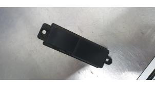 Gebruikte Raam schakelaar elektrisch Mazda 2 (DE) 1.3 16V MZR Prijs € 5,00 Margeregeling aangeboden door De Witte Boerderij AutoMotive