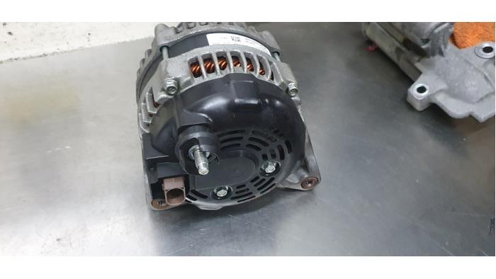 Dynamo van een Ford Puma 1.0 EcoBoost 12V 2022