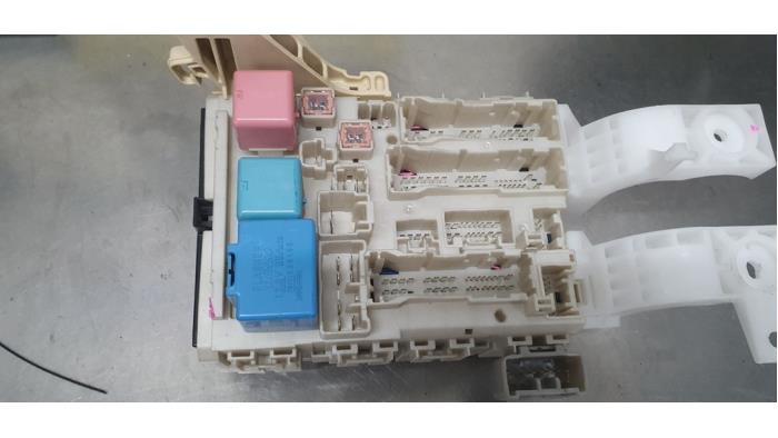 Gebruikte Module Bodycontrol Toyota Yaris II (P9) 1.3 16V VVT-i Prijs € 50,00 Margeregeling aangeboden door De Witte Boerderij AutoMotive