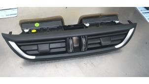 Gebruikte Luchtrooster Dashboard Alfa Romeo Giulia (952) 2.2d 180 16V Prijs € 35,00 Margeregeling aangeboden door De Witte Boerderij AutoMotive