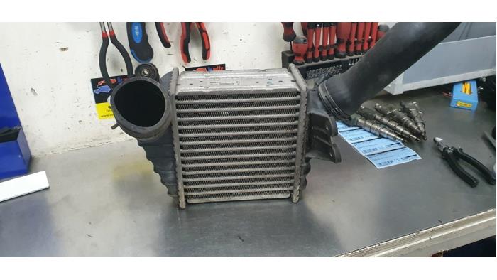 Gebruikte Intercooler Volkswagen New Beetle (1Y7) 1.8 20V Turbo Prijs € 50,00 Margeregeling aangeboden door De Witte Boerderij AutoMotive