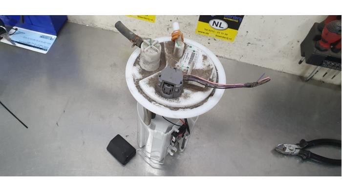 Gebruikte Brandstofpomp Elektrisch Mitsubishi Space Star (A0) 1.0 12V Prijs € 35,00 Margeregeling aangeboden door De Witte Boerderij AutoMotive