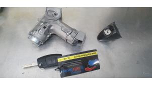 Gebruikte Slotenset Ford Fiesta 6 (JA8) 1.0 EcoBoost 12V 100 Prijs € 45,00 Margeregeling aangeboden door De Witte Boerderij AutoMotive