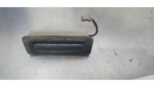 Gebruikte Handgreep Achterklep Landrover Range Rover Sport (LS) 3.6 TDV8 32V Prijs € 25,00 Margeregeling aangeboden door De Witte Boerderij AutoMotive