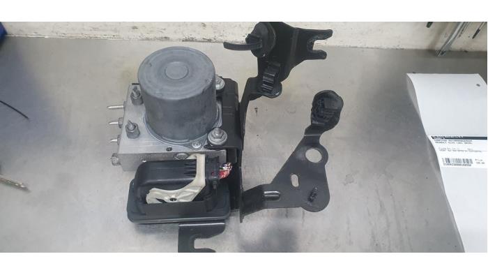 Gebruikte ABS Pomp Renault Clio V (RJAB) 1.0 TCe 100 12V Prijs € 150,00 Margeregeling aangeboden door De Witte Boerderij AutoMotive
