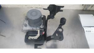 Gebruikte ABS Pomp Renault Clio V (RJAB) 1.0 TCe 100 12V Prijs € 150,00 Margeregeling aangeboden door De Witte Boerderij AutoMotive