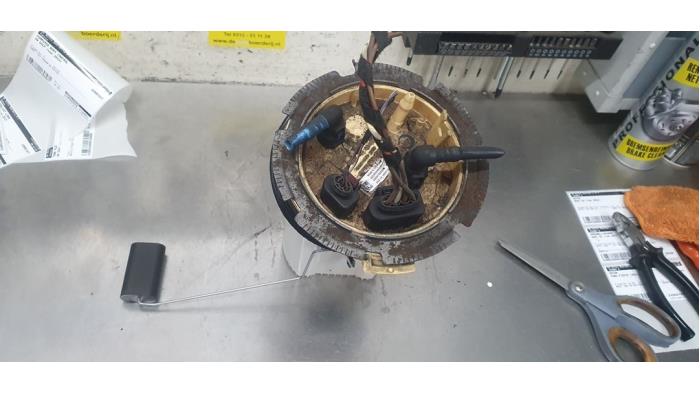 Gebruikte Tank element Pomp Volkswagen Golf VII (AUA) 1.6 TDI BlueMotion 16V Prijs € 25,00 Margeregeling aangeboden door De Witte Boerderij AutoMotive