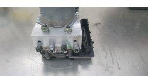 Gebruikte ABS Pomp Landrover Range Rover Sport (LS) 3.6 TDV8 32V Prijs € 350,00 Margeregeling aangeboden door De Witte Boerderij AutoMotive