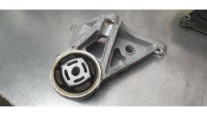 Gebruikte Motorrubber Porsche Taycan (Y1A) 4S Performance Prijs € 50,00 Margeregeling aangeboden door De Witte Boerderij AutoMotive