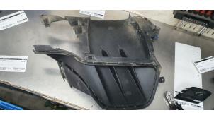 Gebruikte Bumper Rooster Porsche Taycan (Y1A) 4S Performance Prijs € 75,00 Margeregeling aangeboden door De Witte Boerderij AutoMotive