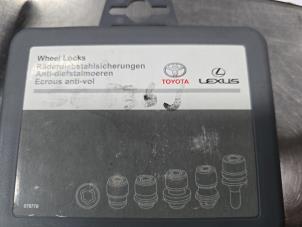 Gebruikte Wielslot Set Toyota Yaris III (P13) 1.5 16V Hybrid Prijs € 50,00 Margeregeling aangeboden door De Witte Boerderij AutoMotive